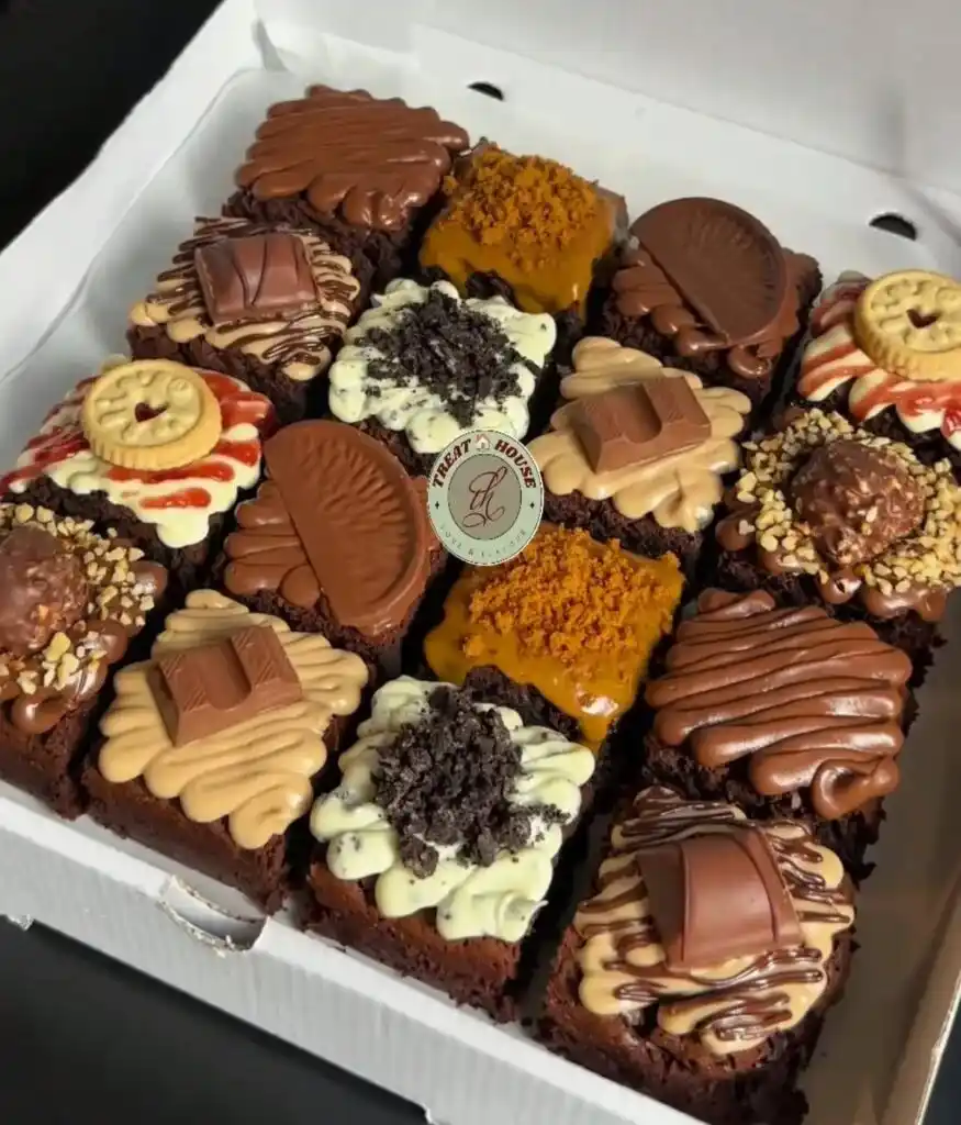 Assortd brownies box with 16 pieces topped with with chocolate and cream from best brownie shop kottakkal.